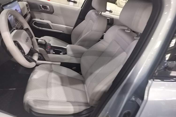 Used Formula Leopard Titanium 3 2025 501KM All-Wheel Drive Intelligent Driving Ultra Version Left Front Seat