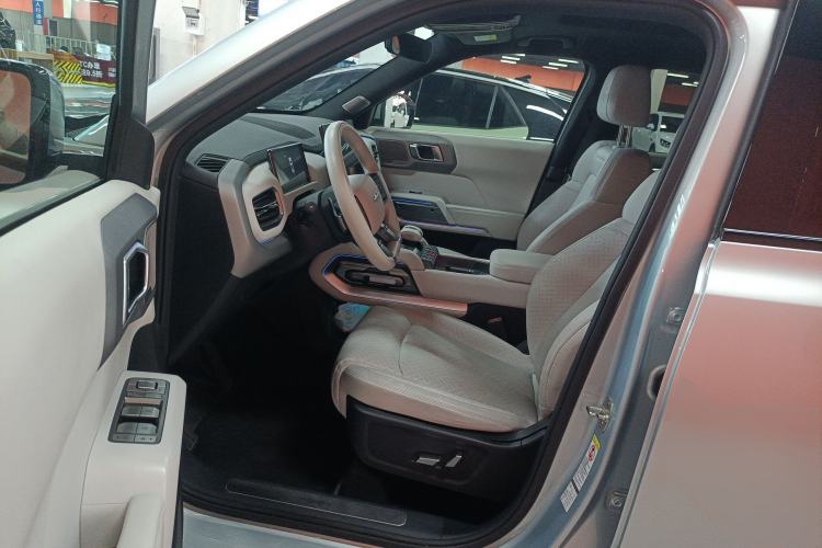 Used Formula Leopard Titanium 3 2025 501KM All-Wheel Drive Intelligent Driving Ultra Version Left Front Seat