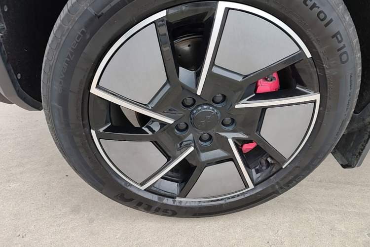 Used Formula Leopard Titanium 3 2025 501 km All-Wheel Drive Intelligent Driving Max Edition Left Front Wheel Hub
