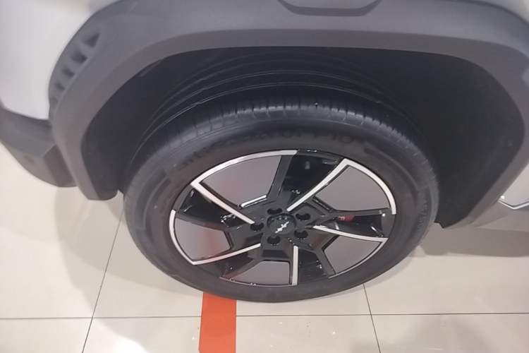 Used Formula Leopard Titanium 3 2025 501KM All-Wheel Drive Intelligent Driving Ultra Version Left Front Wheel Hub