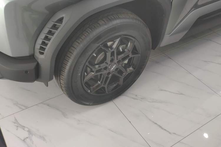 Used Formula Leopard Titanium 3 2025 501 km Range Rear-Wheel Drive Intelligent Driving Max Edition Left Front Wheel Hub