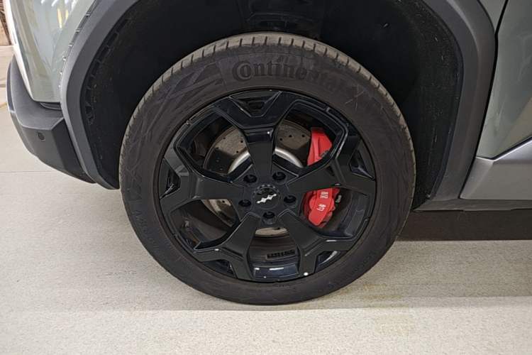 Used Formula Leopard Titanium 3 2025 501 km Four-Wheel Drive Drone Edition Left Front Wheel Hub