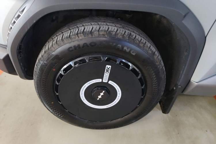 Used Formula Leopard Titanium 3 2025 501 km Range Rear-Wheel Drive Intelligent Driving Max Edition Left Front Wheel Hub
