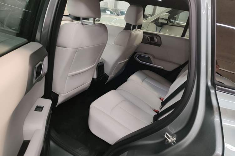 Used Formula Leopard Titanium 3 2025 501 km All-Wheel Drive Intelligent Driving Max Edition Left Rear Seat