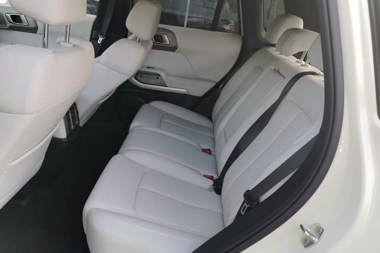 Used Formula Leopard Titanium 3 2025 501KM All-Wheel Drive Intelligent Driving Ultra Version Left Rear Seat