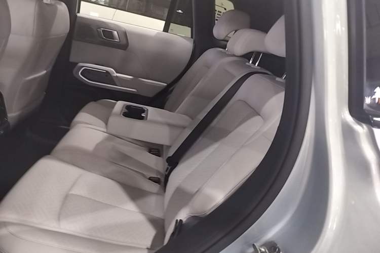 Used Formula Leopard Titanium 3 2025 501KM All-Wheel Drive Intelligent Driving Ultra Version Left Rear Seat