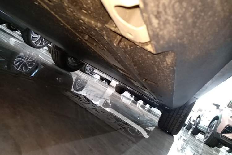 Used Formula Leopard Titanium 3 2025 501 km Range Rear-Wheel Drive Intelligent Driving Pro Version Left Side Sill
