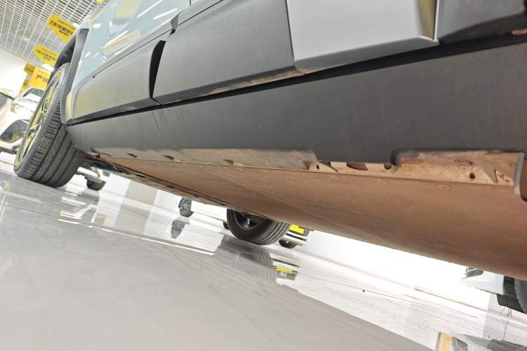 Used Formula Leopard Titanium 3 2025 501KM All-Wheel Drive Intelligent Driving Ultra Version Left Side Sill