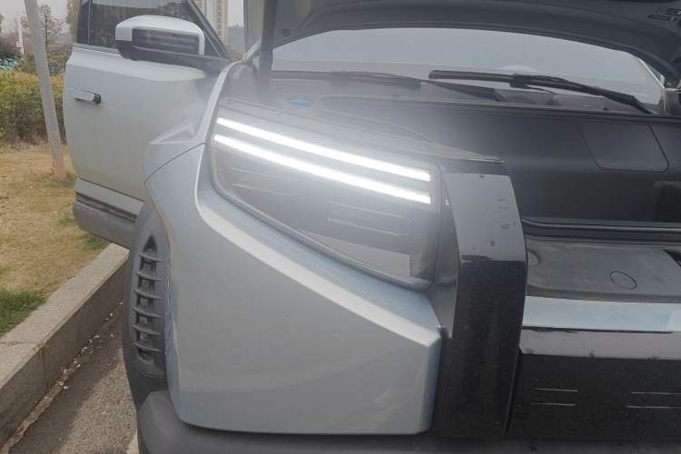 Used Formula Leopard Titanium 3 2025 501KM All-Wheel Drive Intelligent Driving Ultra Version Right Front Headlight