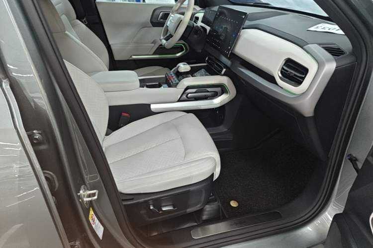 Used Formula Leopard Titanium 3 2025 501KM All-Wheel Drive Intelligent Driving Ultra Version Right Front Seat
