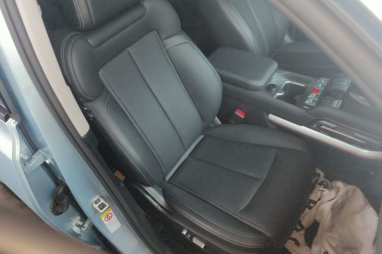 Used Formula Leopard Titanium 3 2025 501KM All-Wheel Drive Intelligent Driving Ultra Version Right Front Seat