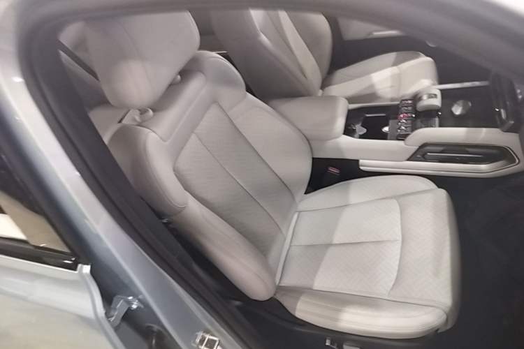 Used Formula Leopard Titanium 3 2025 501KM All-Wheel Drive Intelligent Driving Ultra Version Right Front Seat