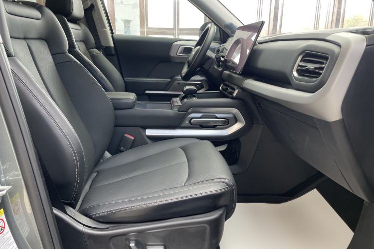 Used Formula Leopard Titanium 3 2025 501KM All-Wheel Drive Intelligent Driving Ultra Version Right Front Seat