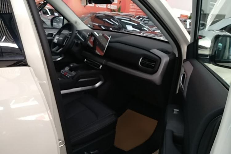 Used Formula Leopard Titanium 3 2025 501 km Range Rear-Wheel Drive Intelligent Driving Pro Version Right Front Seat