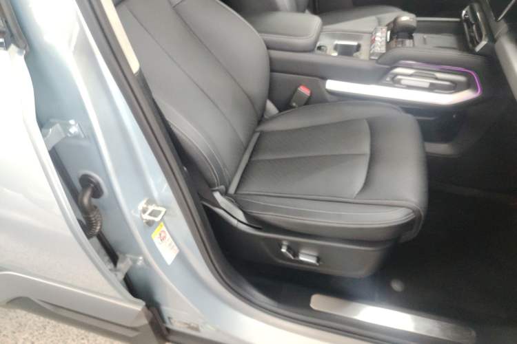 Used Formula Leopard Titanium 3 2025 501KM All-Wheel Drive Intelligent Driving Ultra Version Right Front Seat