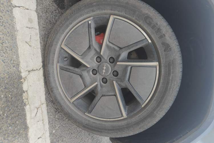 Used Formula Leopard Titanium 3 2025 501KM All-Wheel Drive Intelligent Driving Ultra Version Right Front Wheel Hub