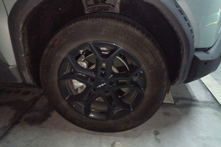Used Formula Leopard Titanium 3 2025 501 km Range Rear-Wheel Drive Intelligent Driving Max Edition Right Front Wheel Hub
