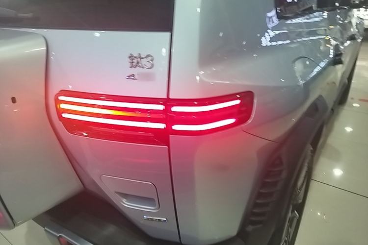 Used Formula Leopard Titanium 3 2025 501KM All-Wheel Drive Intelligent Driving Ultra Version Right Rear Taillight