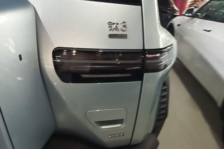 Used Formula Leopard Titanium 3 2025 501KM All-Wheel Drive Intelligent Driving Ultra Version Right Rear Taillight