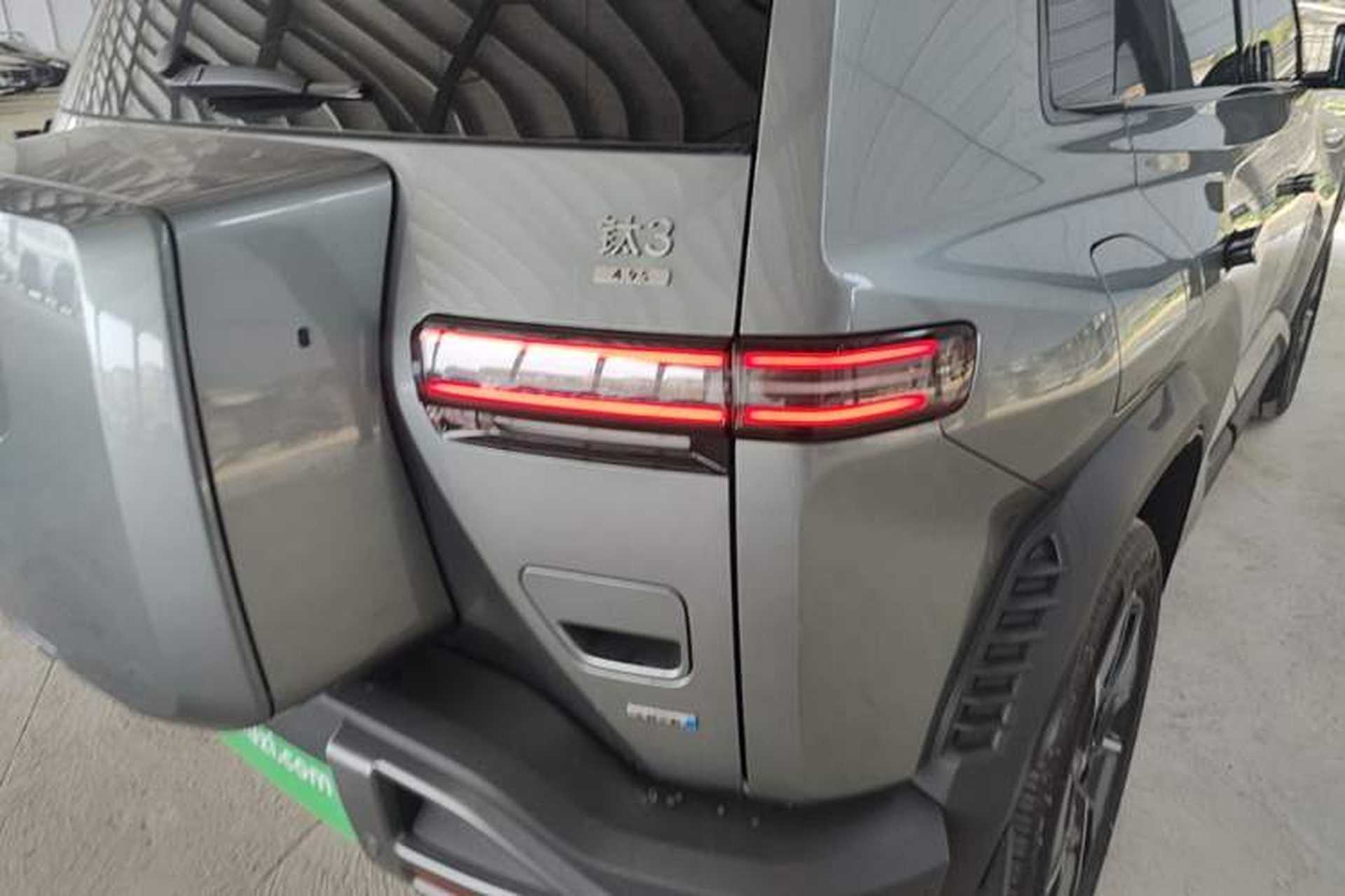Used Formula Leopard Titanium 3 2025 501 km All-Wheel Drive Intelligent Driving Max Edition Right Rear Taillight