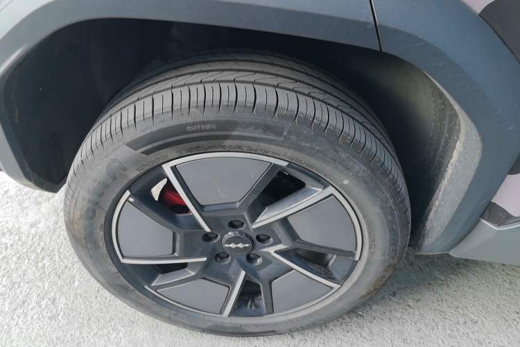 Used Formula Leopard Titanium 3 2025 501KM All-Wheel Drive Intelligent Driving Ultra Version Right Rear Wheel Hub