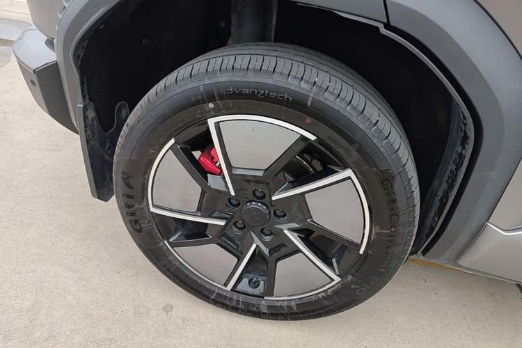 Used Formula Leopard Titanium 3 2025 501 km All-Wheel Drive Intelligent Driving Max Edition Right Rear Wheel Hub