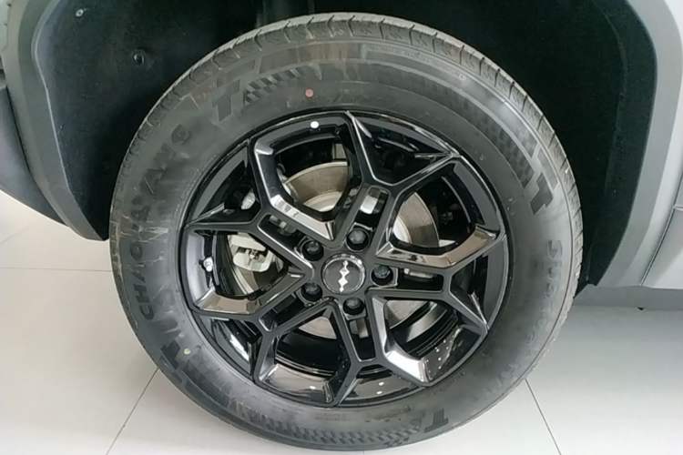 Used Formula Leopard Titanium 3 2025 501 km Range Rear-Wheel Drive Intelligent Driving Max Edition Right Rear Wheel Hub