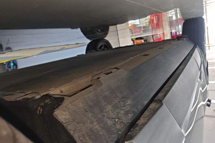 Used Formula Leopard Titanium 3 2025 501KM All-Wheel Drive Intelligent Driving Ultra Version Right Side Sill