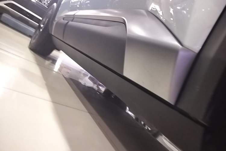 Used Formula Leopard Titanium 3 2025 501KM All-Wheel Drive Intelligent Driving Ultra Version Right Side Sill