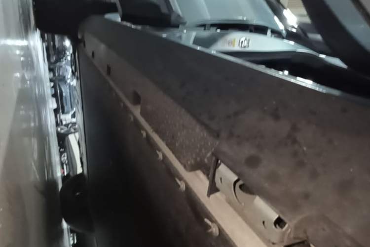 Used Formula Leopard Titanium 3 2025 501KM All-Wheel Drive Intelligent Driving Ultra Version Right Side Sill