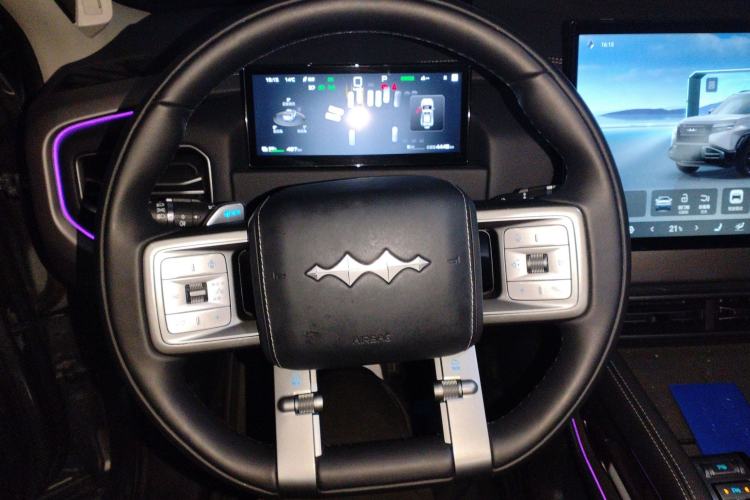 Used Formula Leopard Titanium 3 2025 501 km Four-Wheel Drive Drone Edition Steering Wheel