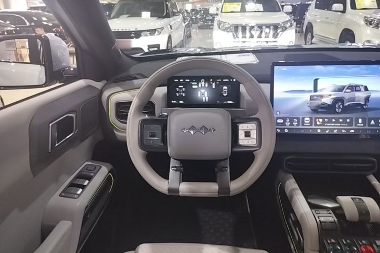 Used Formula Leopard Titanium 3 2025 501KM All-Wheel Drive Intelligent Driving Ultra Version Steering Wheel