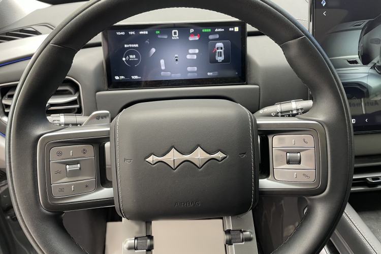Used Formula Leopard Titanium 3 2025 501KM All-Wheel Drive Intelligent Driving Ultra Version Steering Wheel