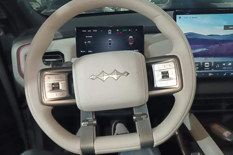 Used Formula Leopard Titanium 3 2025 501KM All-Wheel Drive Intelligent Driving Ultra Version Steering Wheel