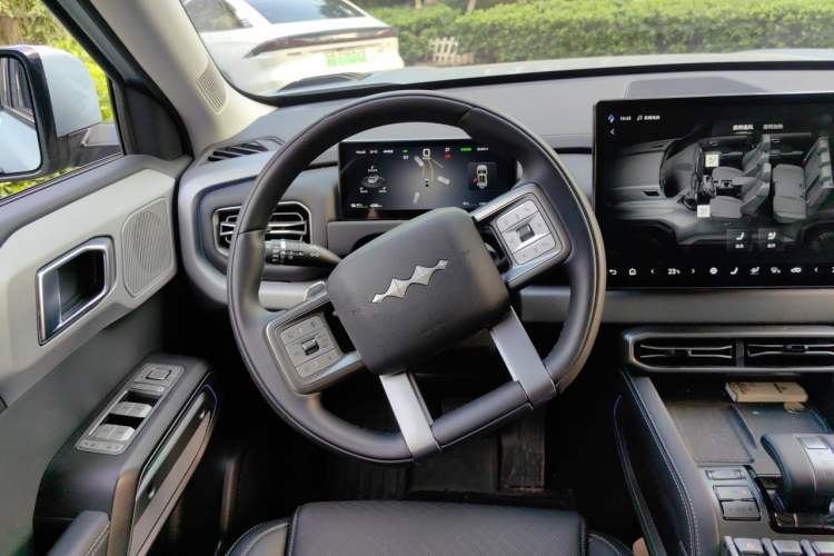 Used Formula Leopard Titanium 3 2025 501 km Range Rear-Wheel Drive Intelligent Driving Max Edition Steering Wheel