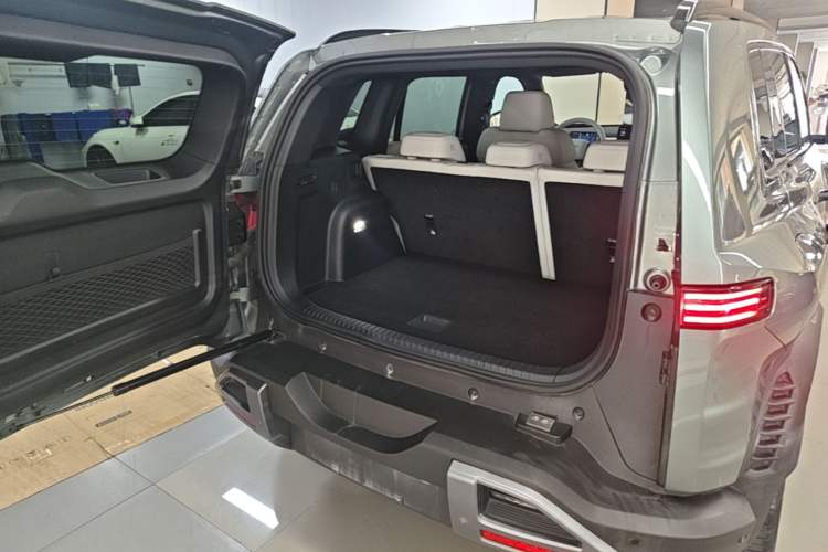 Used Formula Leopard Titanium 3 2025 501KM All-Wheel Drive Intelligent Driving Ultra Version Trunk