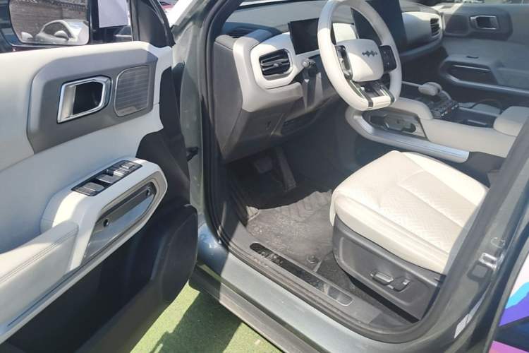 Used Formula Leopard Titanium 3 2025 501KM All-Wheel Drive Intelligent Driving Ultra Version Driver Seat