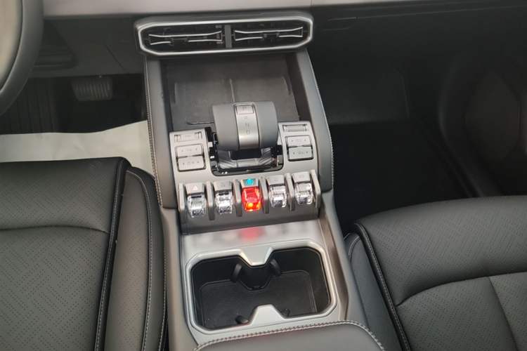 Used Formula Leopard Titanium 3 2025 501 km Range Rear-Wheel Drive Intelligent Driving Max Edition Gear Lever