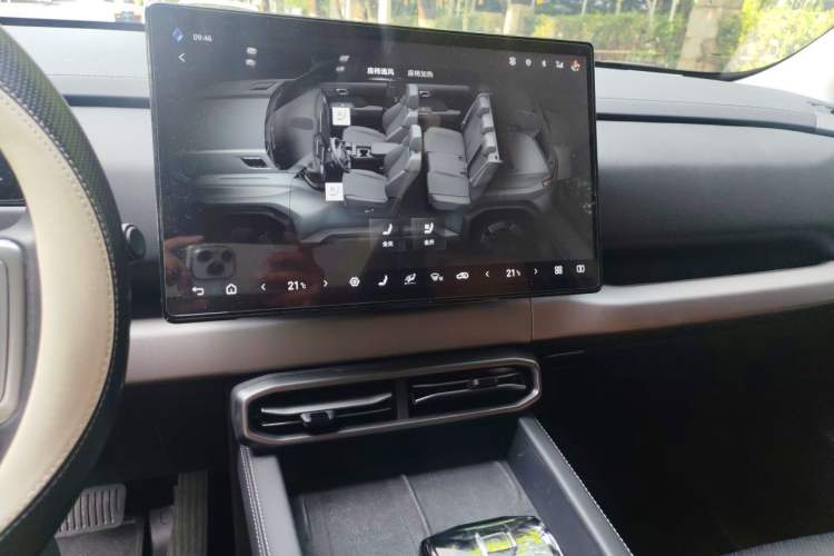 Used Formula Leopard Titanium 3 2025 501 km Range Rear-Wheel Drive Intelligent Driving Max Edition Audio And AC Panel