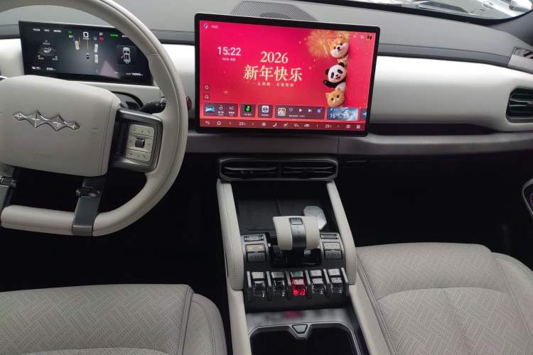 Used Formula Leopard Titanium 3 2025 501KM All-Wheel Drive Intelligent Driving Ultra Version Audio And AC Panel