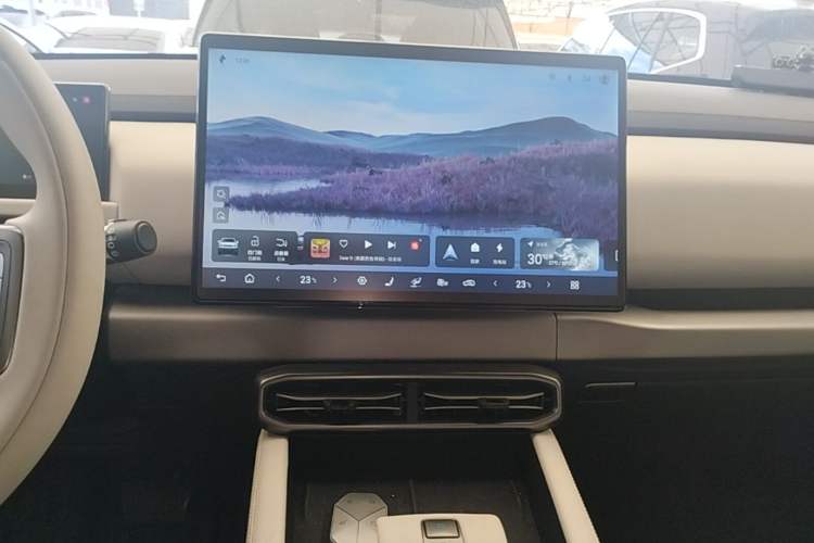 Used Formula Leopard Titanium 3 2025 501 km All-Wheel Drive Intelligent Driving Max Edition Audio And AC Panel