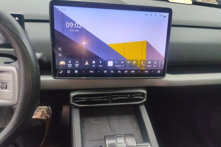 Used Formula Leopard Titanium 3 2025 501KM All-Wheel Drive Intelligent Driving Ultra Version Audio And AC Panel