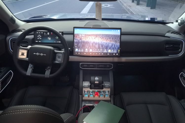 Used Formula Leopard Titanium 3 2025 501KM All-Wheel Drive Intelligent Driving Ultra Version Center Console