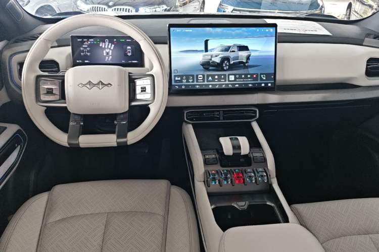 Used Formula Leopard Titanium 3 2025 501KM All-Wheel Drive Intelligent Driving Ultra Version Center Console