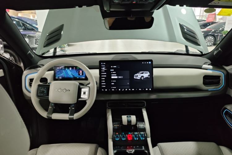 Used Formula Leopard Titanium 3 2025 501KM All-Wheel Drive Intelligent Driving Ultra Version Center Console