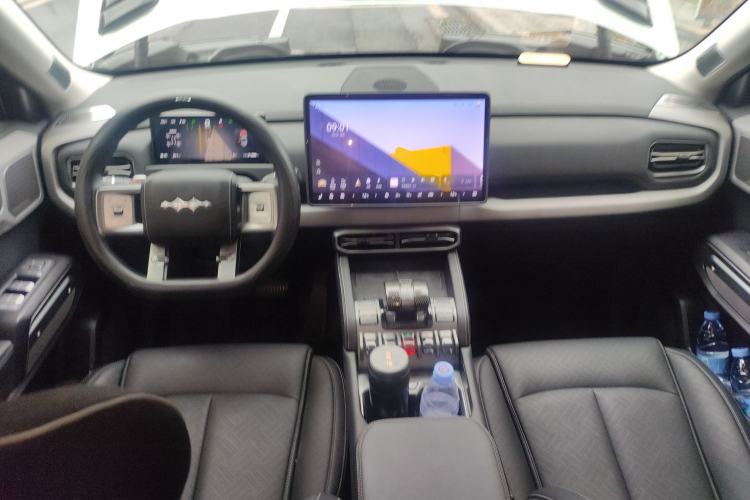 Used Formula Leopard Titanium 3 2025 501KM All-Wheel Drive Intelligent Driving Ultra Version Center Console