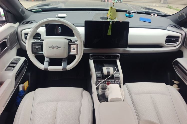Used Formula Leopard Titanium 3 2025 501KM All-Wheel Drive Intelligent Driving Ultra Version Center Console