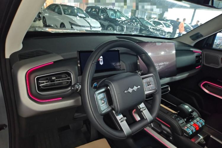Used Formula Leopard Titanium 3 2025 501KM All-Wheel Drive Intelligent Driving Ultra Version Center Console