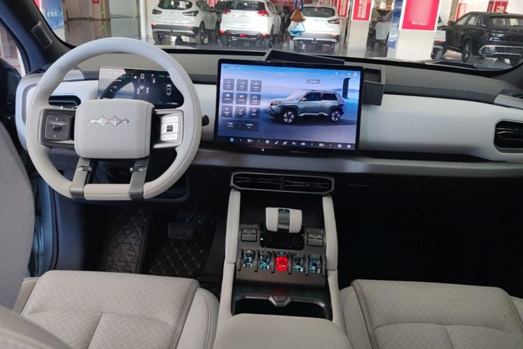 Used Formula Leopard Titanium 3 2025 501KM All-Wheel Drive Intelligent Driving Ultra Version Center Console