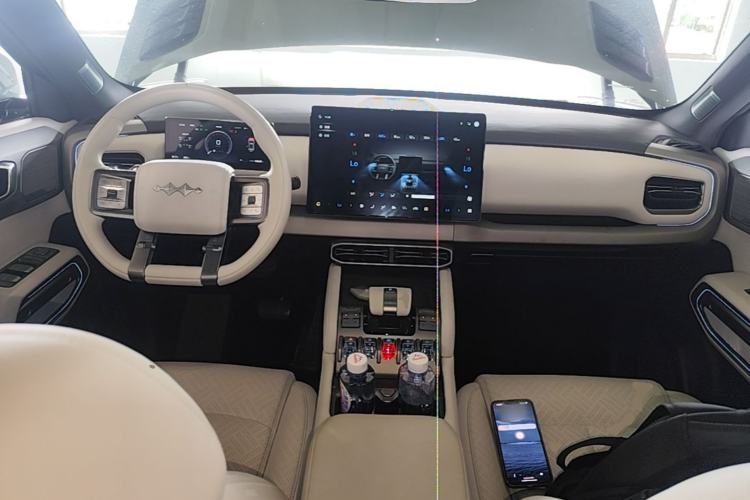 Used Formula Leopard Titanium 3 2025 501KM All-Wheel Drive Intelligent Driving Ultra Version Center Console